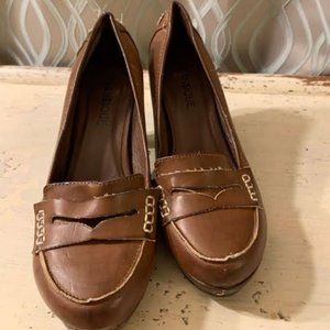 Classique Brown Oxford Heels Size 7